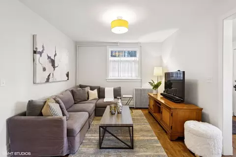 Living - 429 Lee St, Evanston, IL 60202 photo 4 of 5