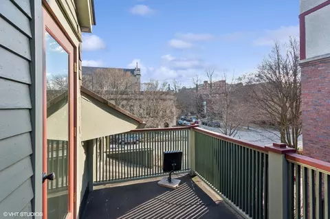 Exterior - 429 Lee St, Evanston, IL 60202 photo 3 of 9