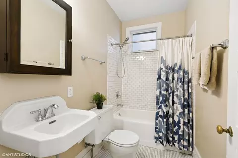 Bath - 429 Lee St, Evanston, IL 60202 photo 1 of 5