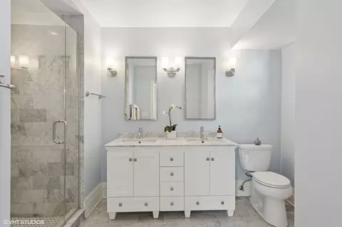 Bath - 429 Lee St, Evanston, IL 60202 photo 2 of 5