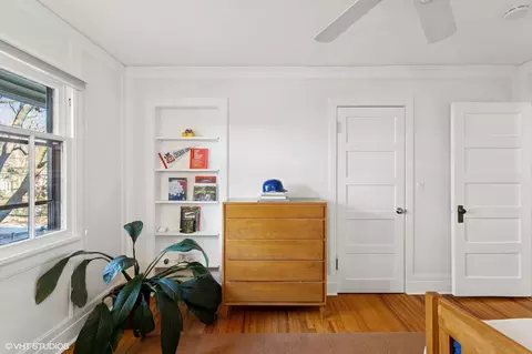 Bedroom - 429 Lee St, Evanston, IL 60202 photo 5 of 10