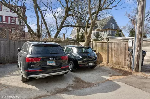 Exterior - 429 Lee St, Evanston, IL 60202 photo 9 of 9