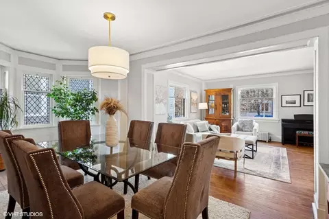 Dining - 429 Lee St, Evanston, IL 60202 photo 2 of 4