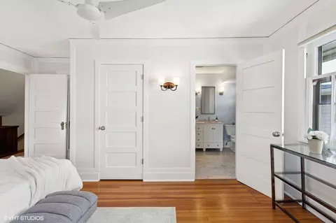 Bedroom - 429 Lee St, Evanston, IL 60202 photo 3 of 10