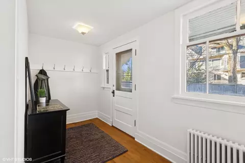 Entry Way - 429 Lee St, Evanston, IL 60202 photo 4 of 5