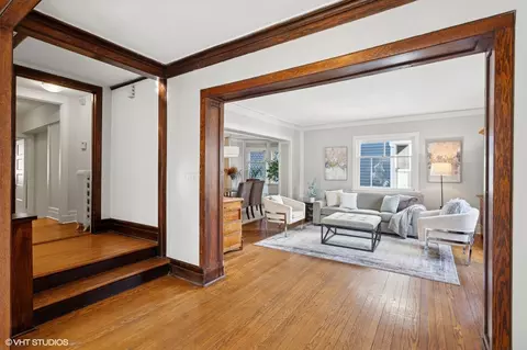 Entry Way - 429 Lee St, Evanston, IL 60202 photo 3 of 5