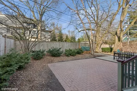 Exterior - 429 Lee St, Evanston, IL 60202 photo 6 of 9