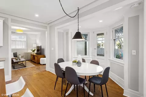 Dining - 429 Lee St, Evanston, IL 60202 photo 3 of 4