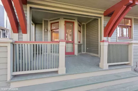 Exterior - 429 Lee St, Evanston, IL 60202 photo 8 of 9