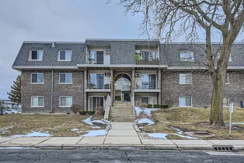 867 Tree Ln #105, Prospect Heights, IL 60070