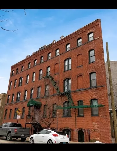 1117 W Fry St #2, Chicago, IL 60642