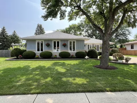 1031 Almond Dr, Aurora, IL 60506