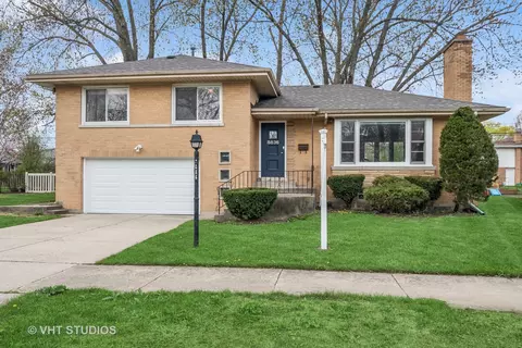 8836 Knox Ave, Skokie, IL 60076