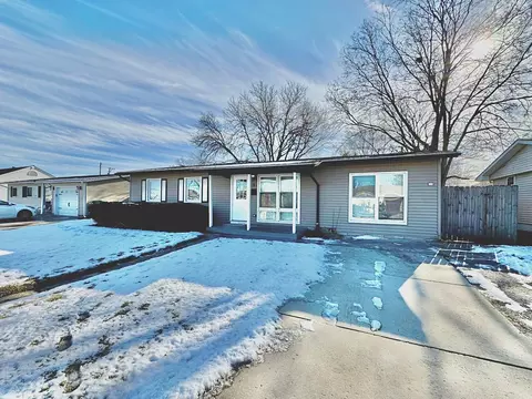 5 Dover Ave, Romeoville, IL 60446