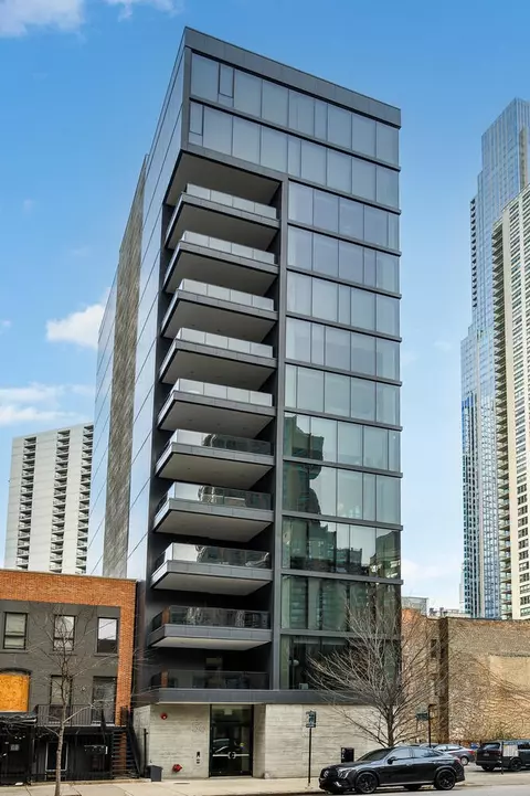 56 W Huron St #PH, Chicago, IL 60654