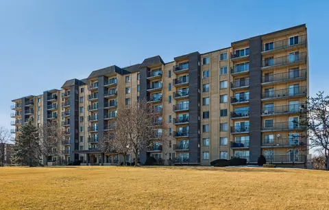 5400 Walnut Ave #405, Downers Grove, IL 60515
