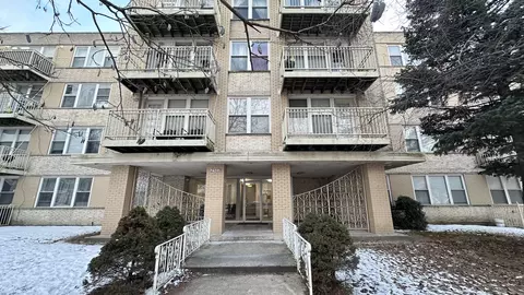 2501 W Touhy Ave #108, Chicago, IL 60645