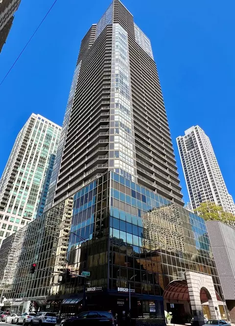 10 E Ontario St #3902, Chicago, IL 60611