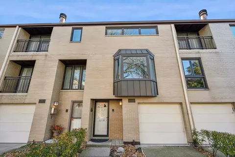 553 W Eugenie St, Chicago, IL 60614