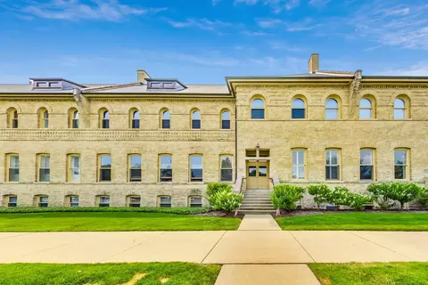 264 Leonard Wood S #108, Highland Park, IL 60035