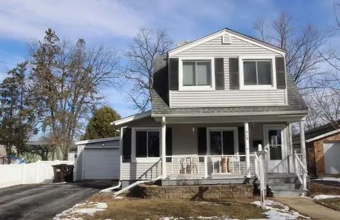 414 S Oriole Trl, Crystal Lake, IL 60014