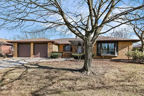 125 S Knollwood Dr, Schaumburg, IL 60193