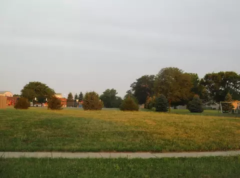 114 Wilshire Dr, Tuscola, IL 61953