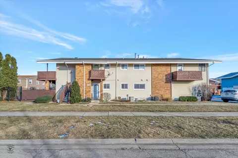 7936 164th Ct #250, Tinley Park, IL 60477