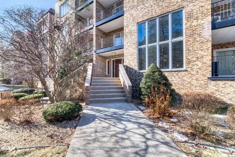 467 Hiawatha Trl #110, Wood Dale, IL 60191