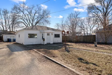 132 Dodge Ave, Dekalb, IL 60115