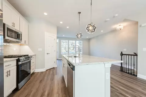 Kitchen - 122 E Main St #2-2, Cary, IL 60013 photo 1 of 2