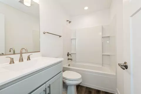 Bath - 122 E Main St #2-2, Cary, IL 60013 photo 2 of 3