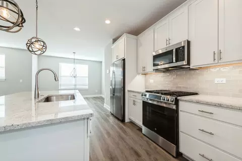 Kitchen - 122 E Main St #2-2, Cary, IL 60013 photo 2 of 2