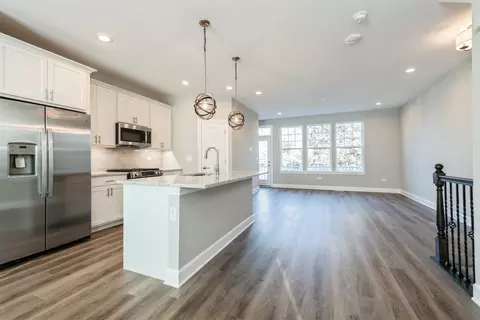 Living - 122 E Main St #2-2, Cary, IL 60013 photo 1 of 3