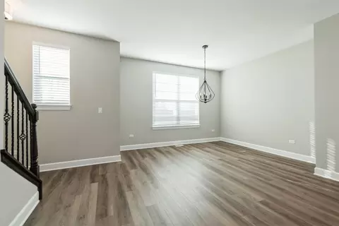 Living - 122 E Main St #2-2, Cary, IL 60013 photo 3 of 3