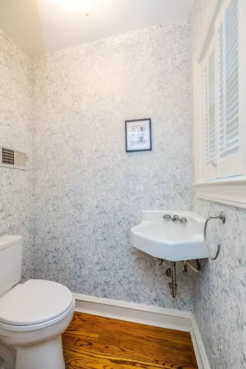Bath - 734 Windsor Rd, Glenview, IL 60025 photo 1 of 3