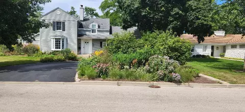 Exterior - 734 Windsor Rd, Glenview, IL 60025 photo 2 of 5
