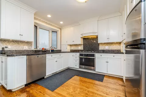 Kitchen - 734 Windsor Rd, Glenview, IL 60025 photo 2 of 2