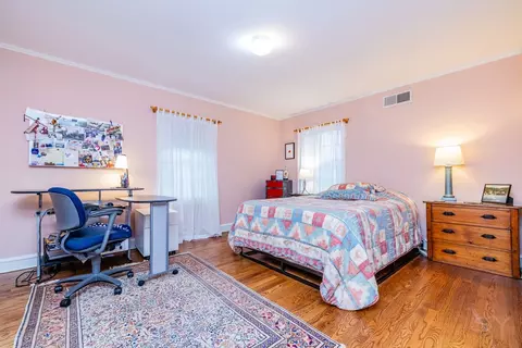 Bedroom - 734 Windsor Rd, Glenview, IL 60025 photo 2 of 3