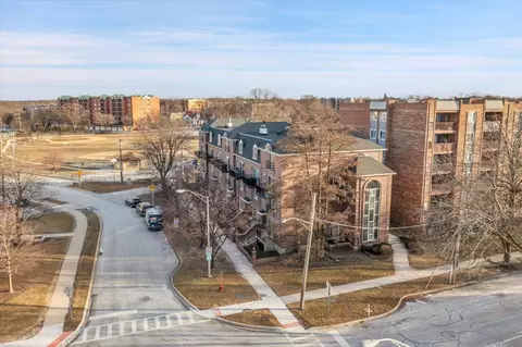 815 Pearson St #10, Des Plaines, IL 60016 photo 2