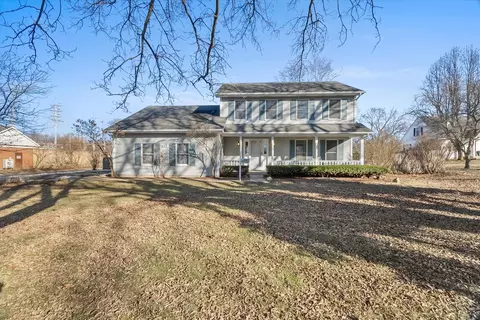 417 E Side Dr, Geneva, IL 60134