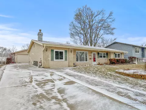 7426 Northway Dr, Hanover Park, IL 60133