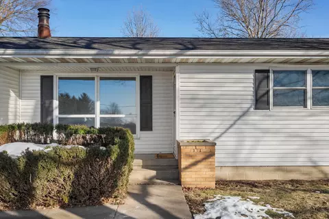 104 Maple St, Sidney, IL 61877 photo 4