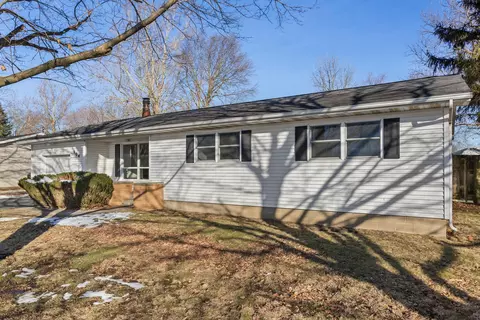 104 Maple St, Sidney, IL 61877 photo 2
