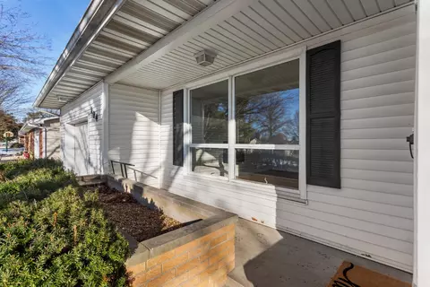 104 Maple St, Sidney, IL 61877 photo 3