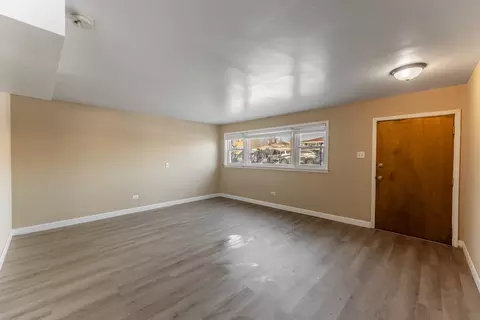 Living - 7513 W 63rd Pl, Summit, IL 60501 photo 2 of 4