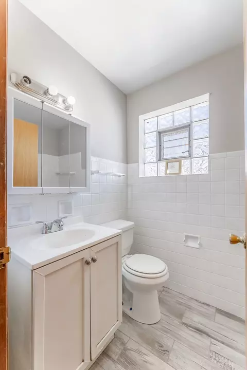 Bath - 7513 W 63rd Pl, Summit, IL 60501 photo 1 of 4