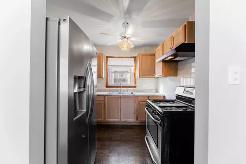 Kitchen - 7513 W 63rd Pl, Summit, IL 60501 photo 1 of 6