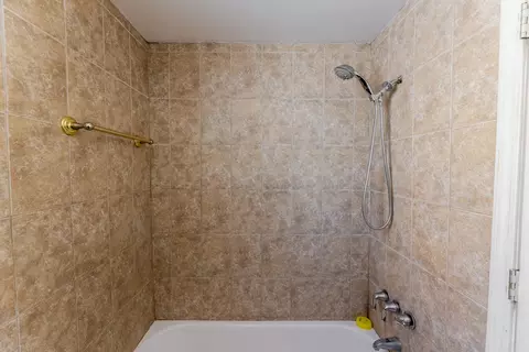 Bath - 7513 W 63rd Pl, Summit, IL 60501 photo 4 of 4