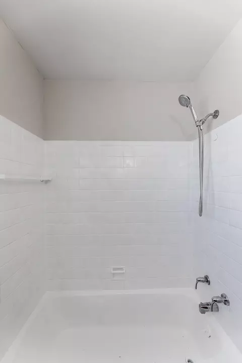 Bath - 7513 W 63rd Pl, Summit, IL 60501 photo 2 of 4
